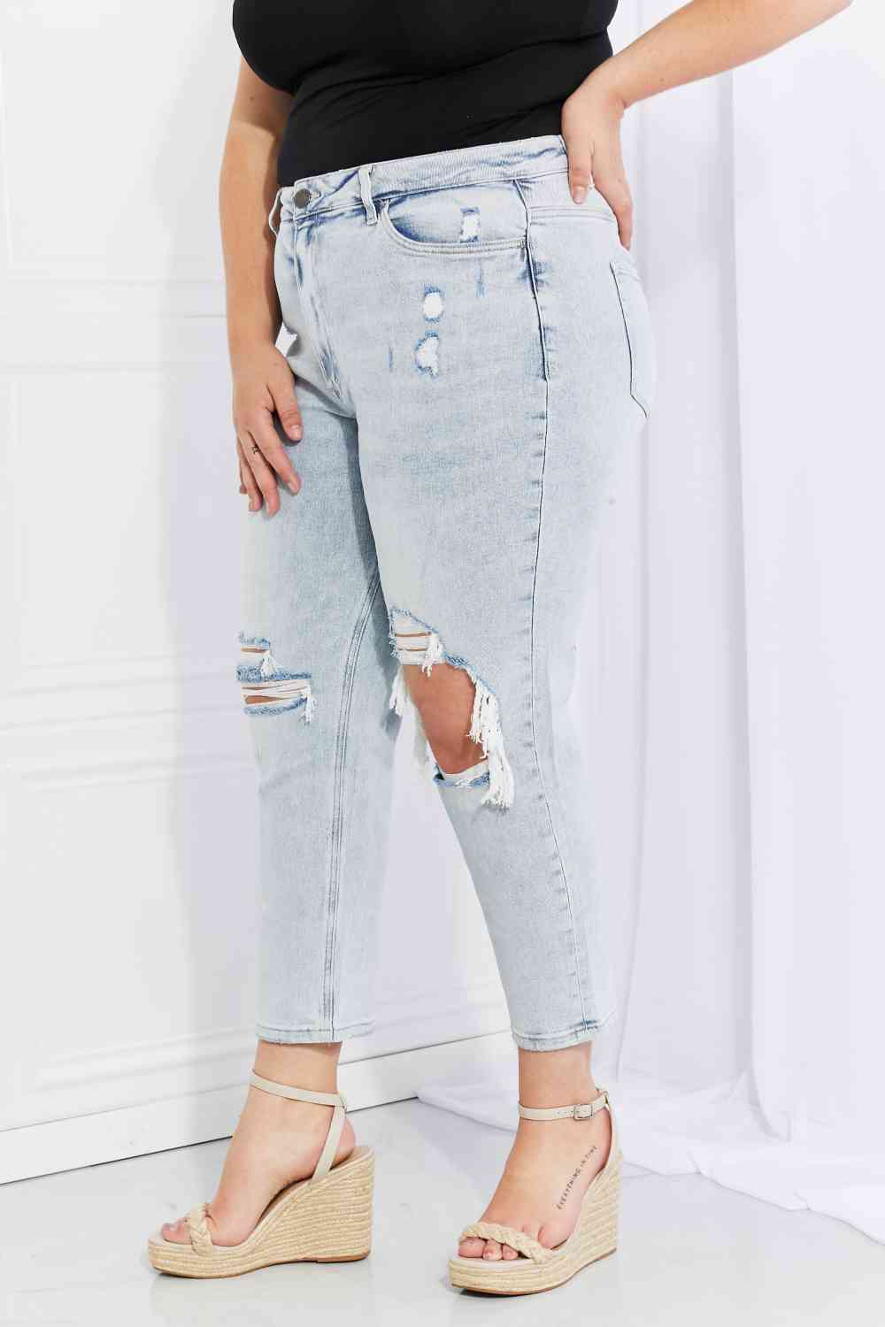 Stand Out Distressed Cropped Jeans