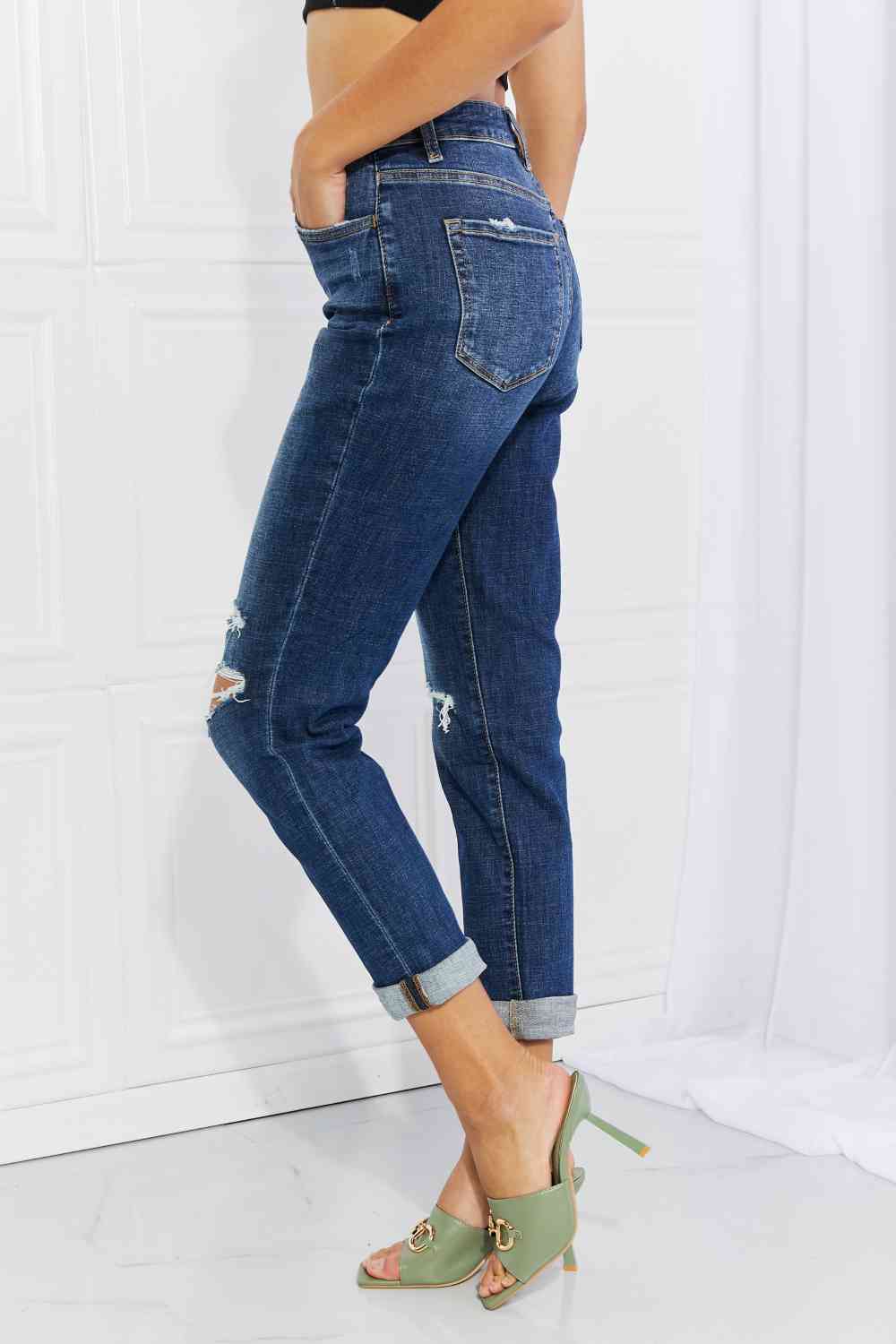 Distressed Cropped Jeans with Pockets