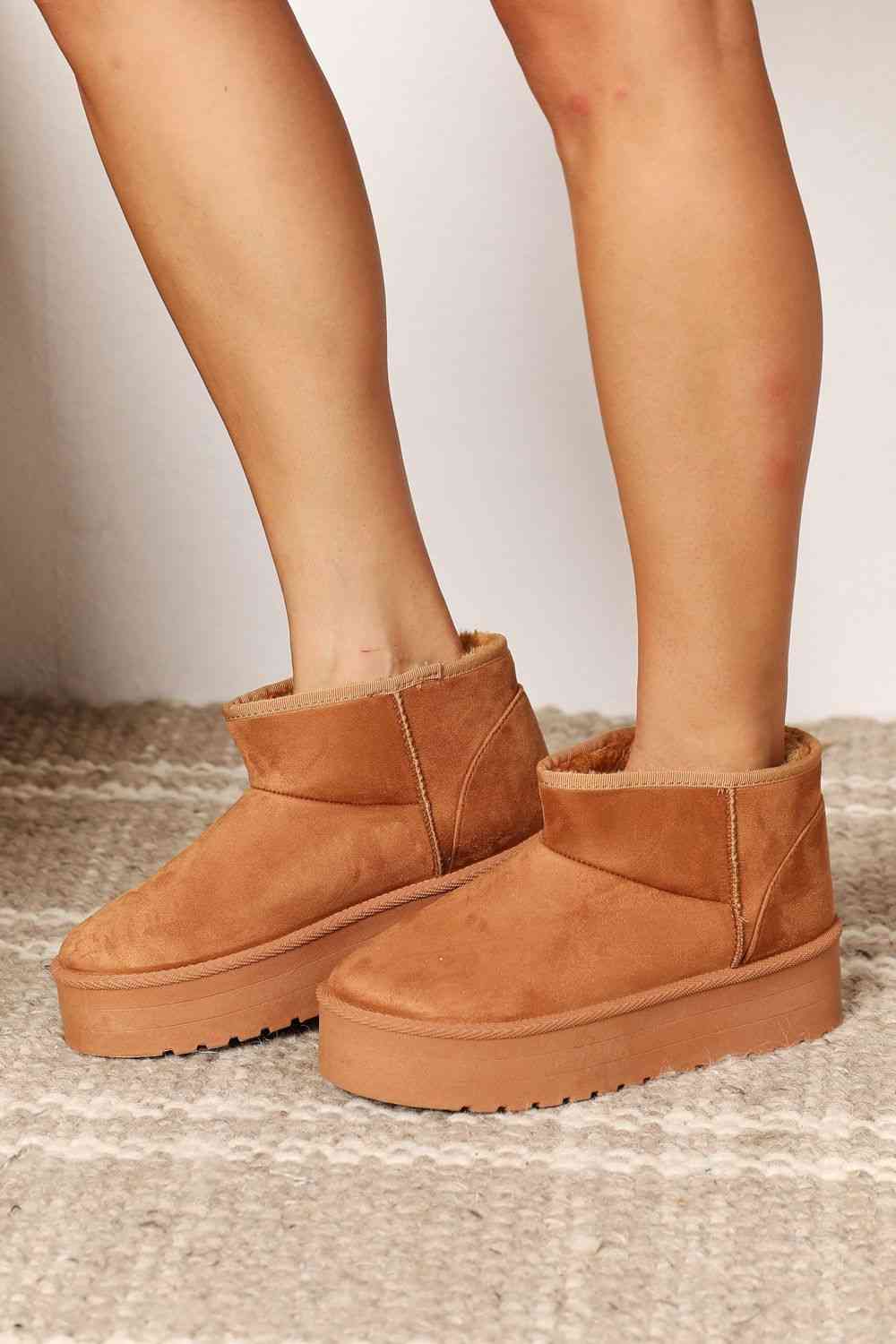 Women's Fleece Lined Chunky Platform Mini Boots