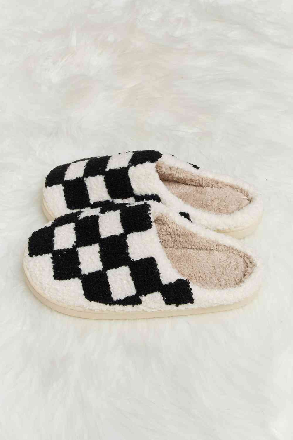 Checkered Print Plush Slide Slippers