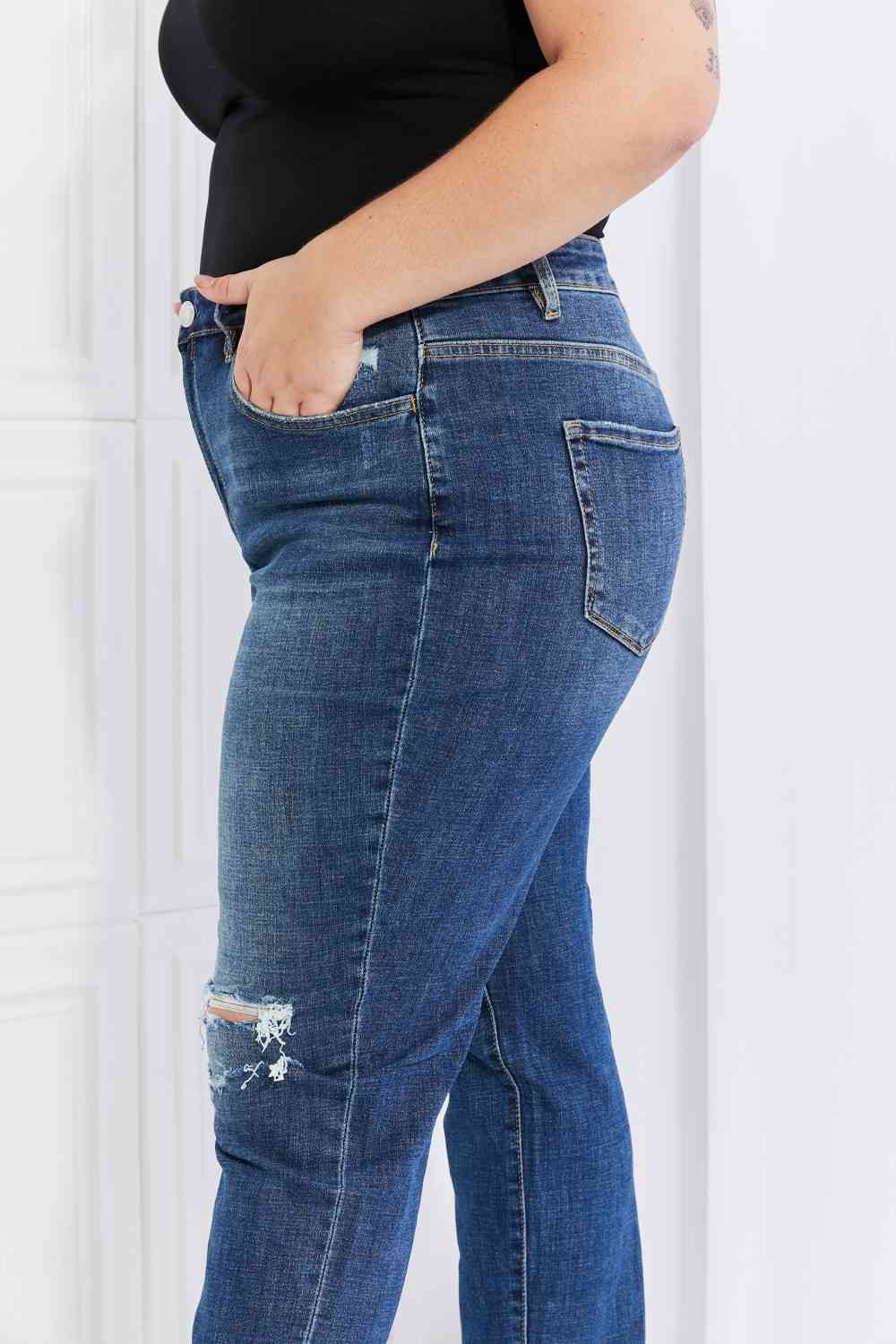 Distressed Cropped Jeans with Pockets