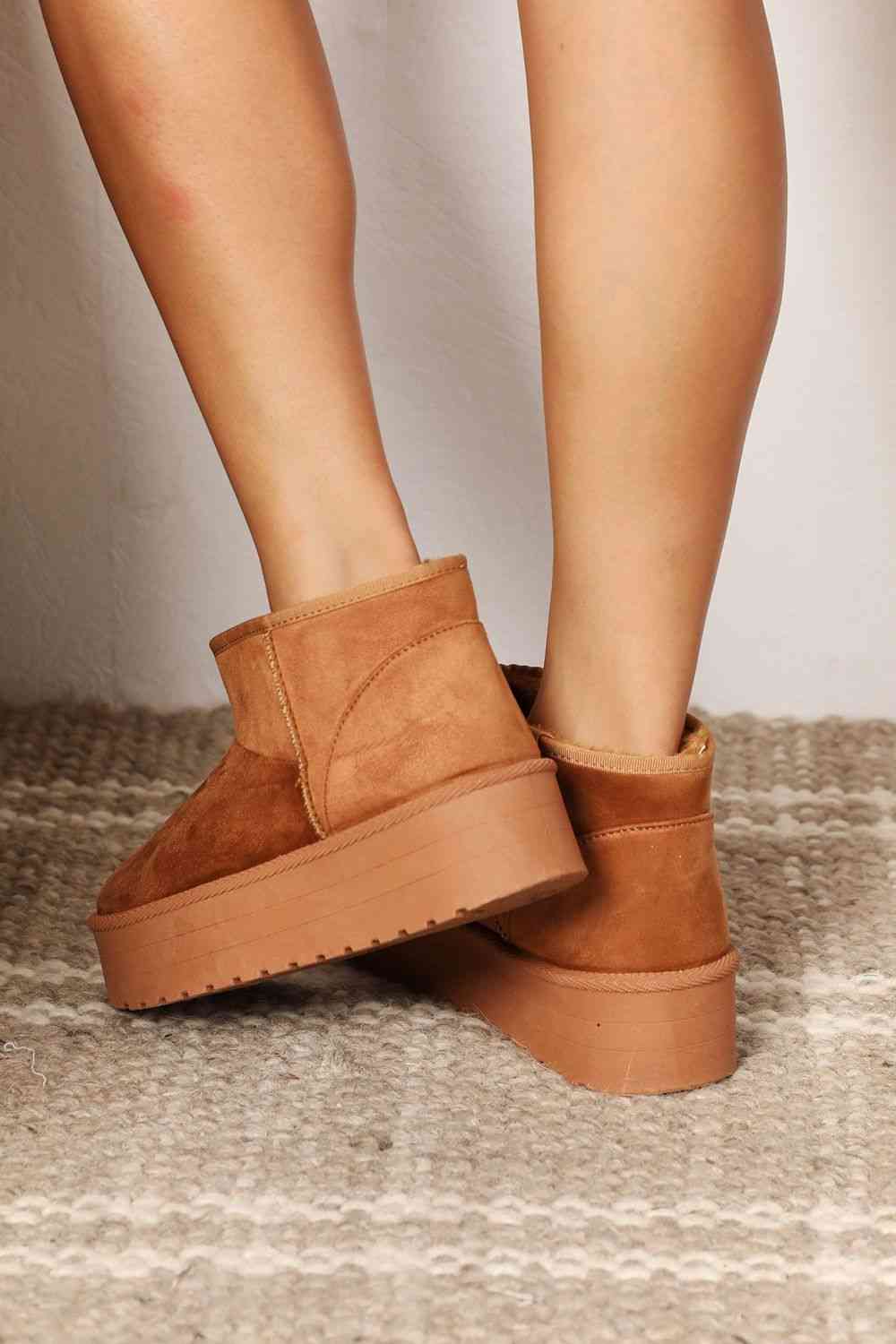 Women's Fleece Lined Chunky Platform Mini Boots