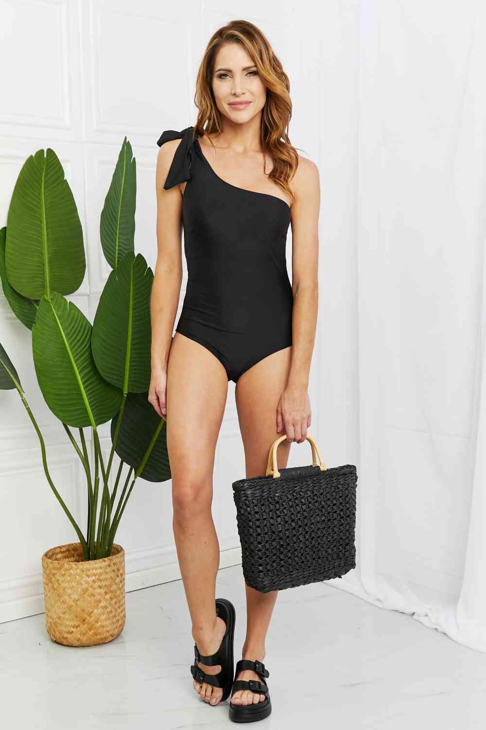 Deep End One-Shoulder One-Piece Swimsuit in Black