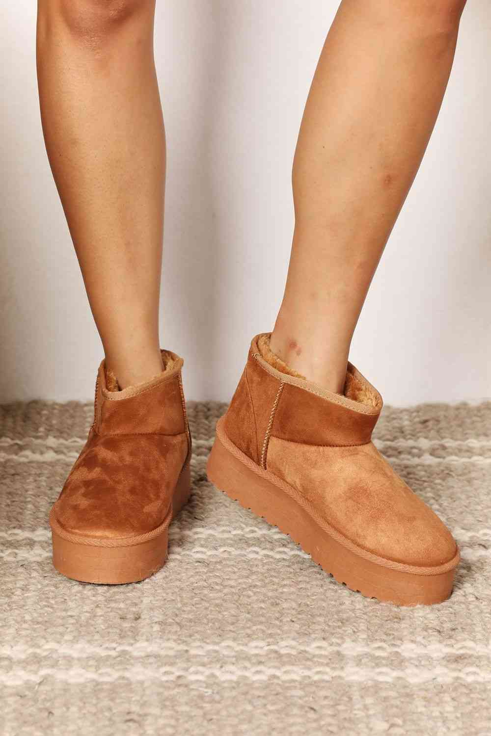 Women's Fleece Lined Chunky Platform Mini Boots