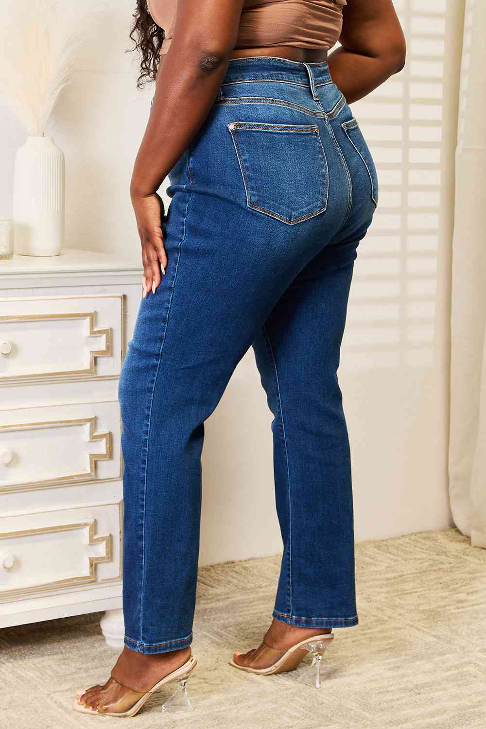 Straight Leg Jeans with Pockets