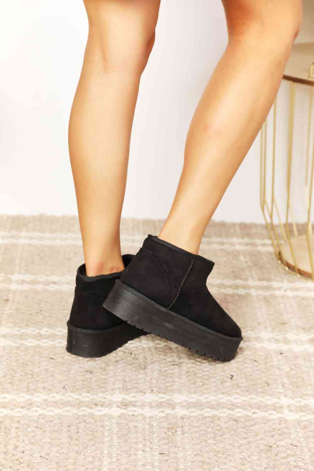 Women's Fleece Lined Chunky Platform Mini Boots