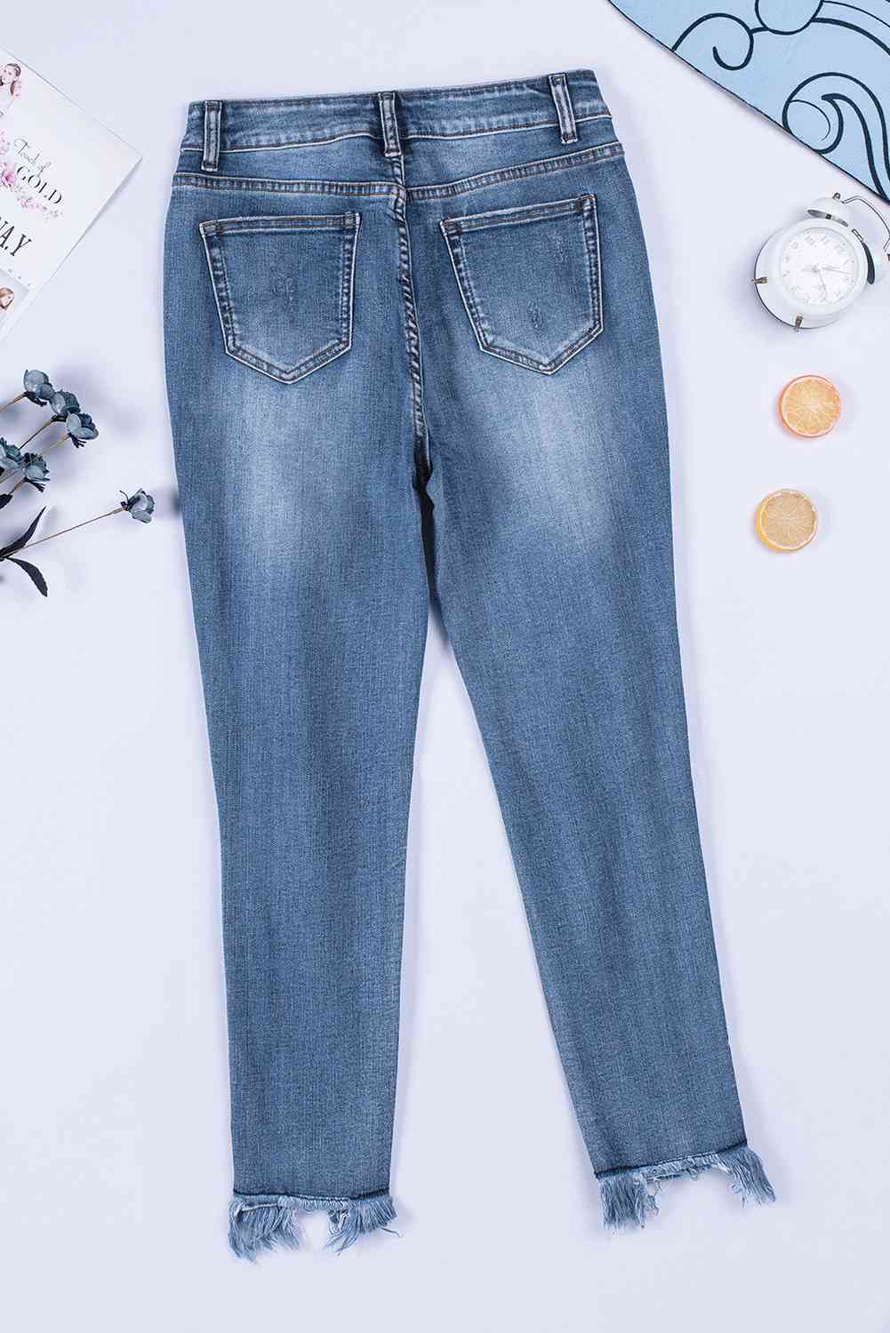 Baeful Distressed Frayed Hem Cropped Jeans