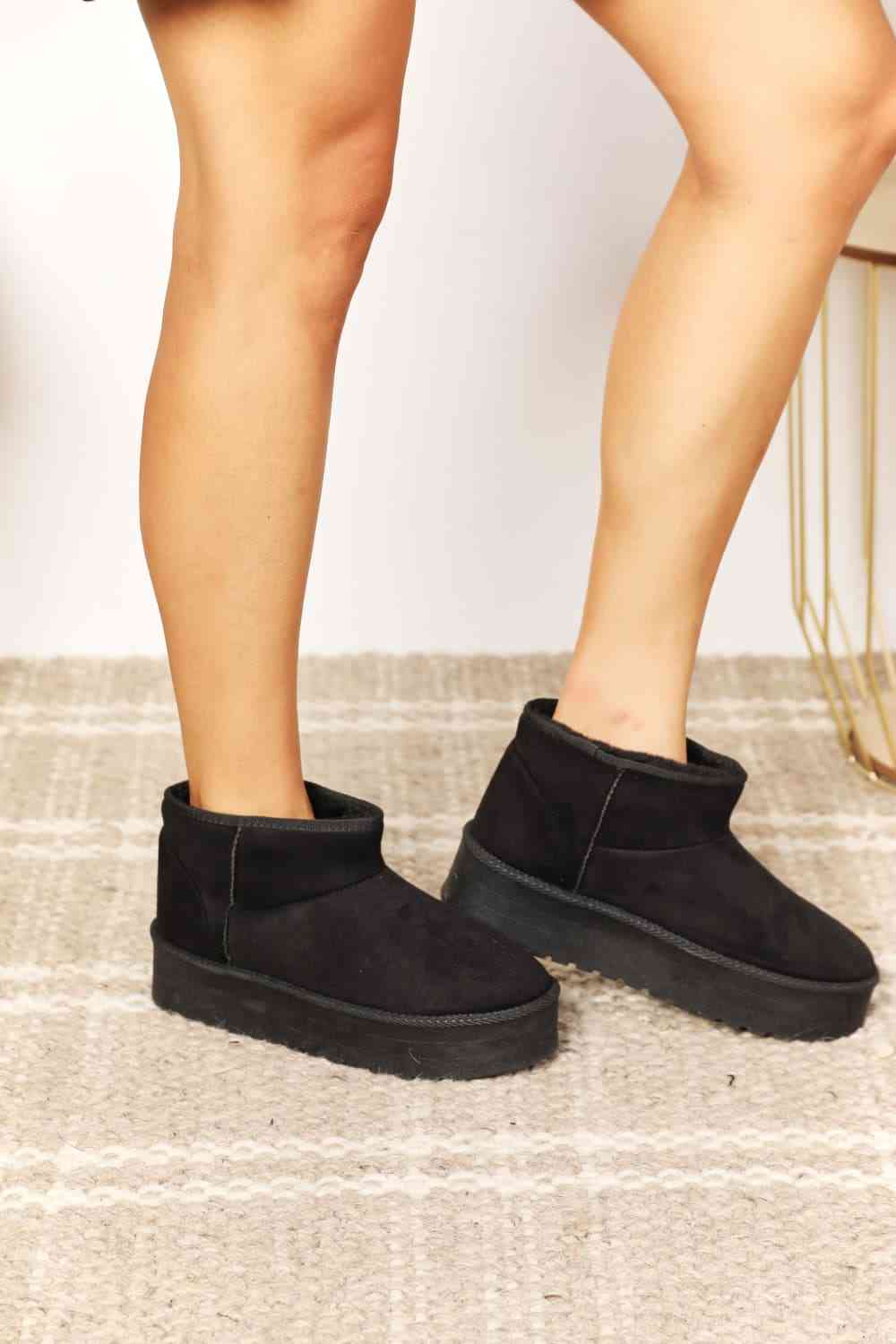 Women's Fleece Lined Chunky Platform Mini Boots