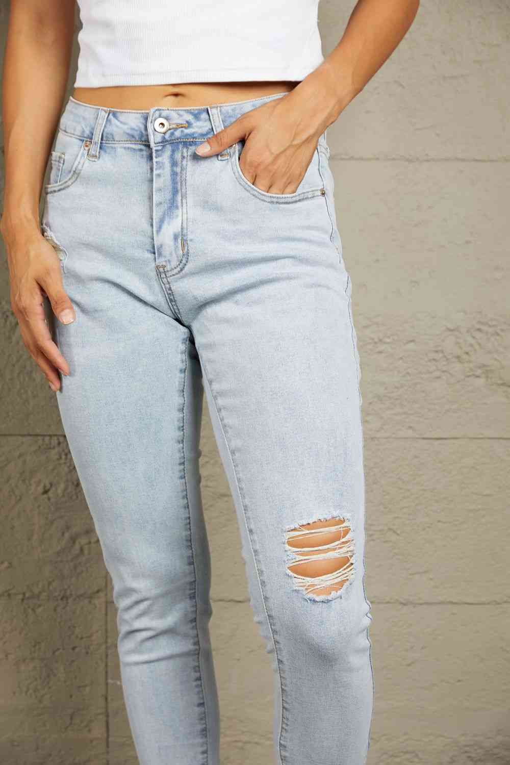 Baeful Ankle-Length Distressed Jeans with Pockets