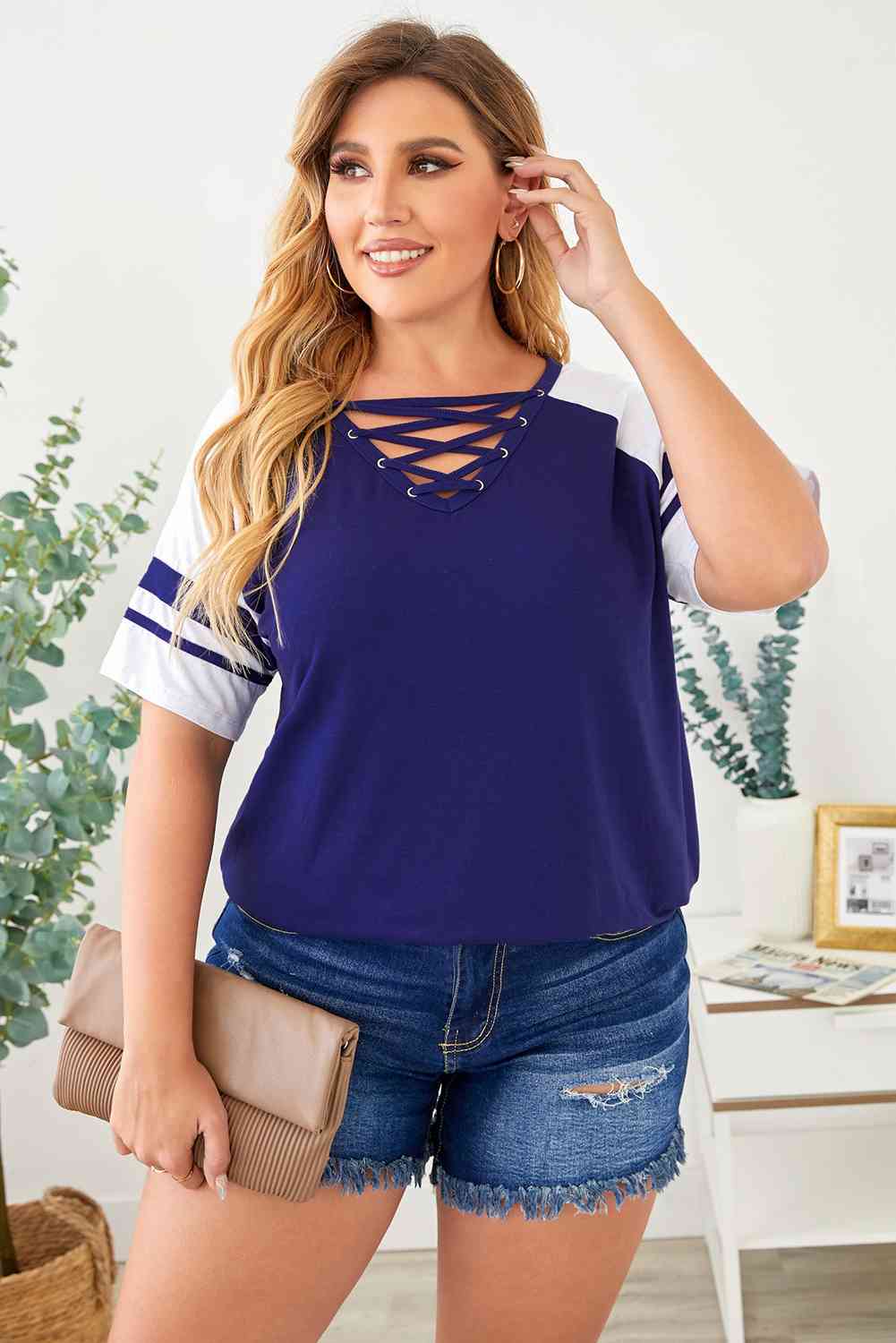 Plus Size Contrast Crisscross Tee Shirt