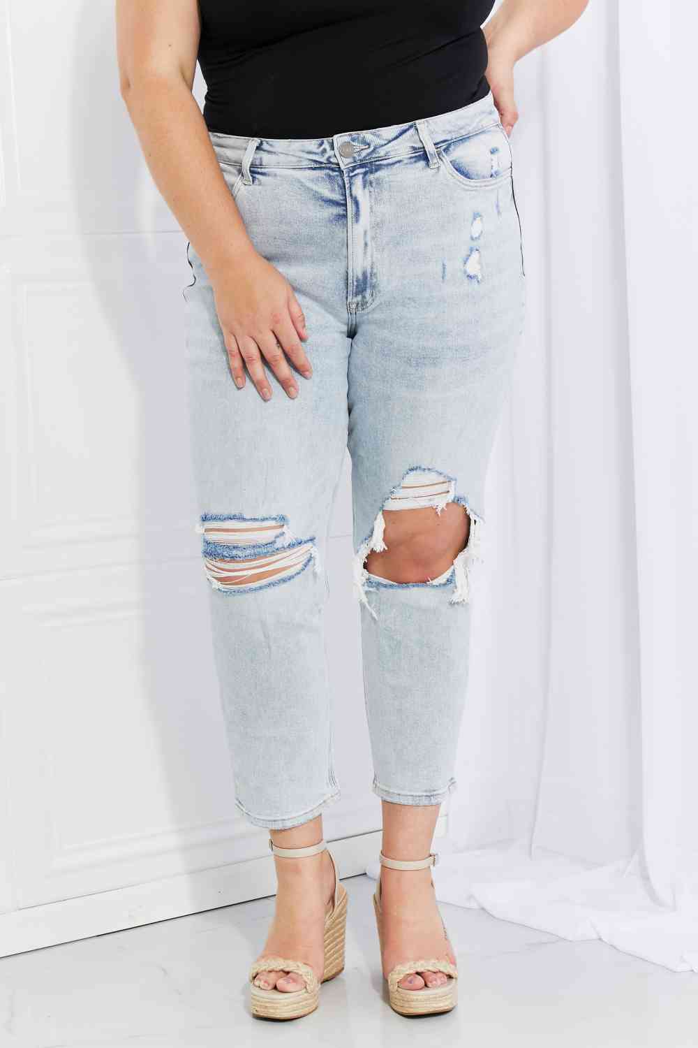 Stand Out Distressed Cropped Jeans