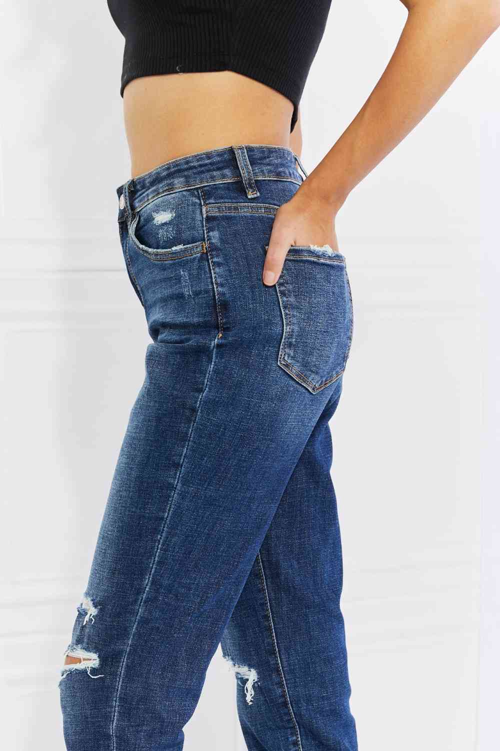 Distressed Cropped Jeans with Pockets