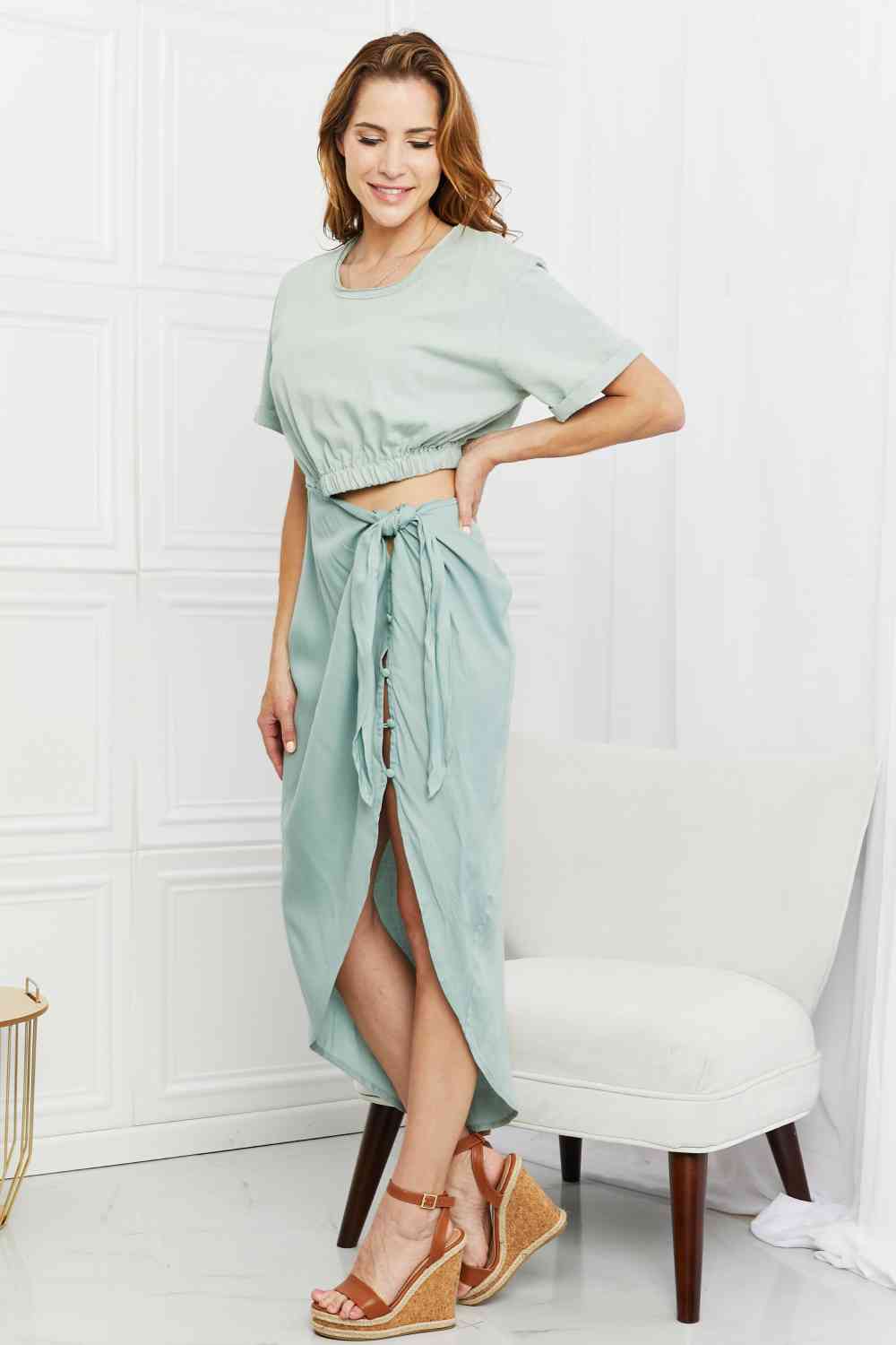 Make It Work Cut-Out Midi Dress in Mint