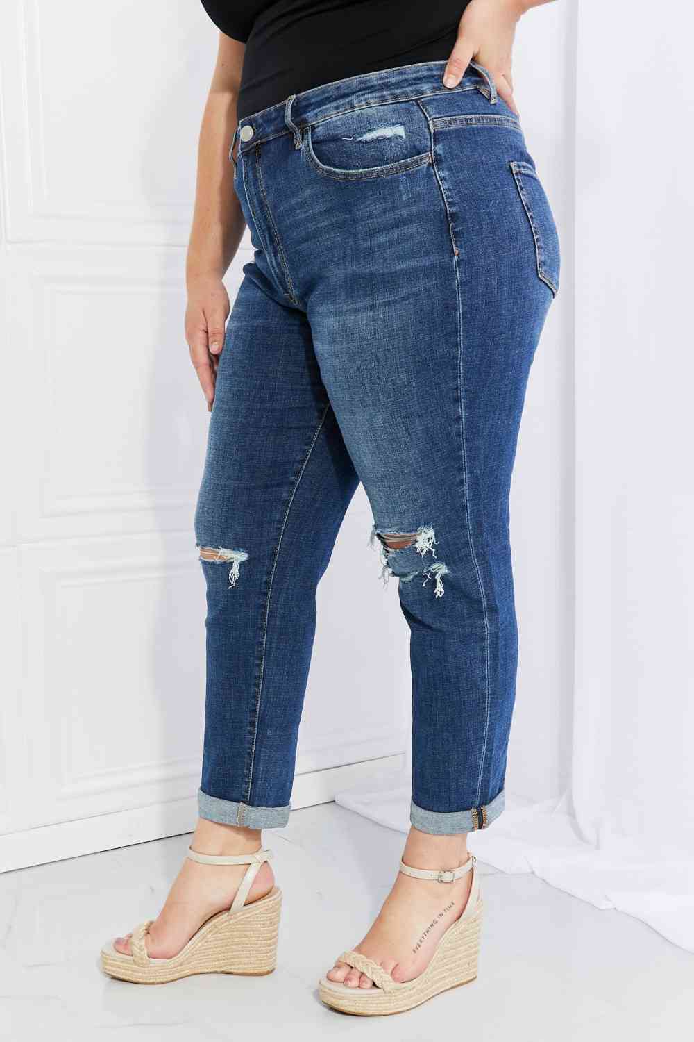 Distressed Cropped Jeans with Pockets