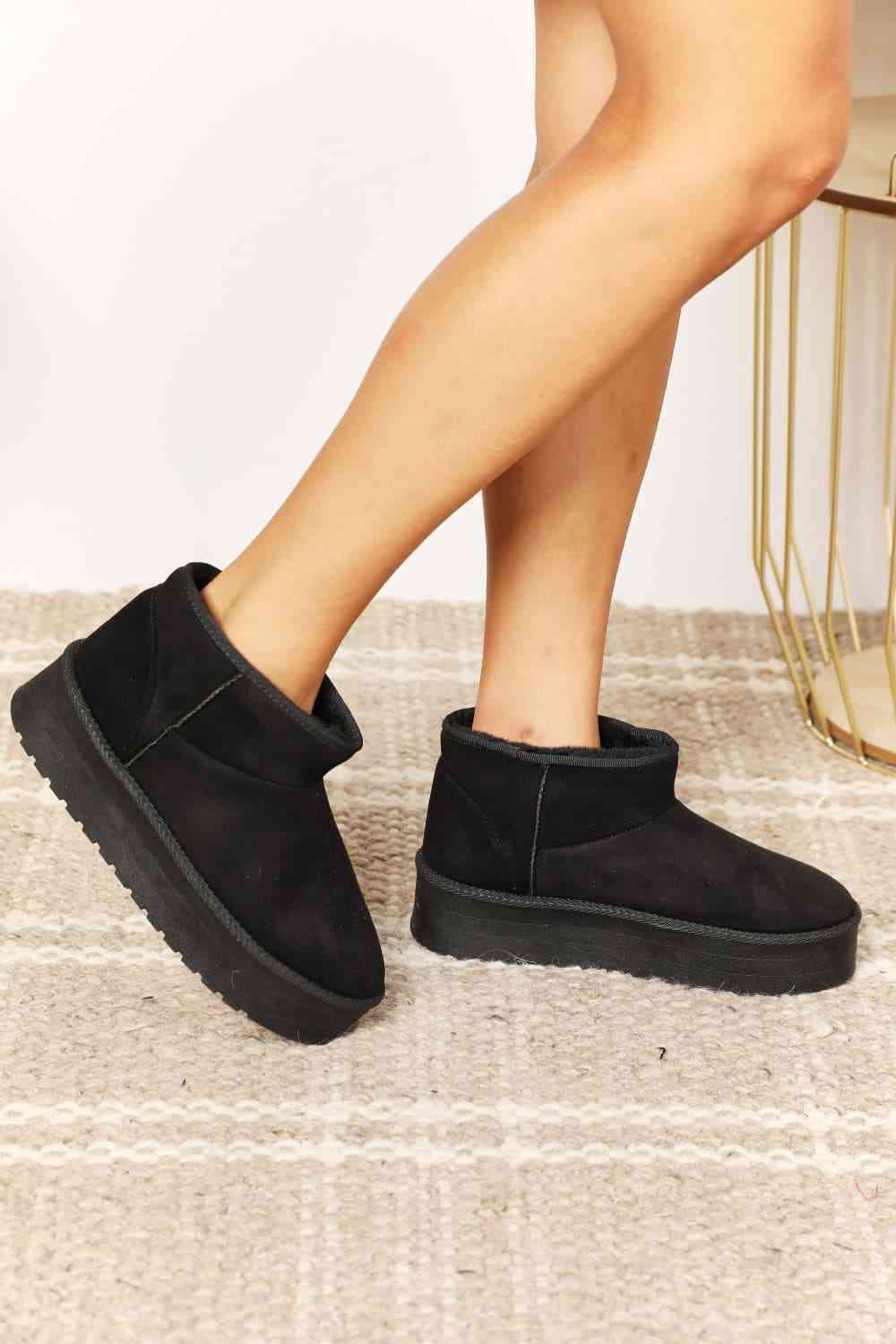 Women's Fleece Lined Chunky Platform Mini Boots